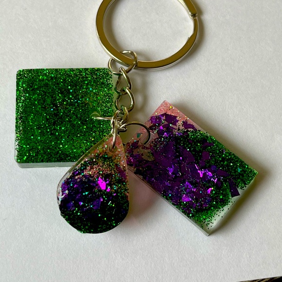 Unique Resin Key Chain - Picture 1 of 2